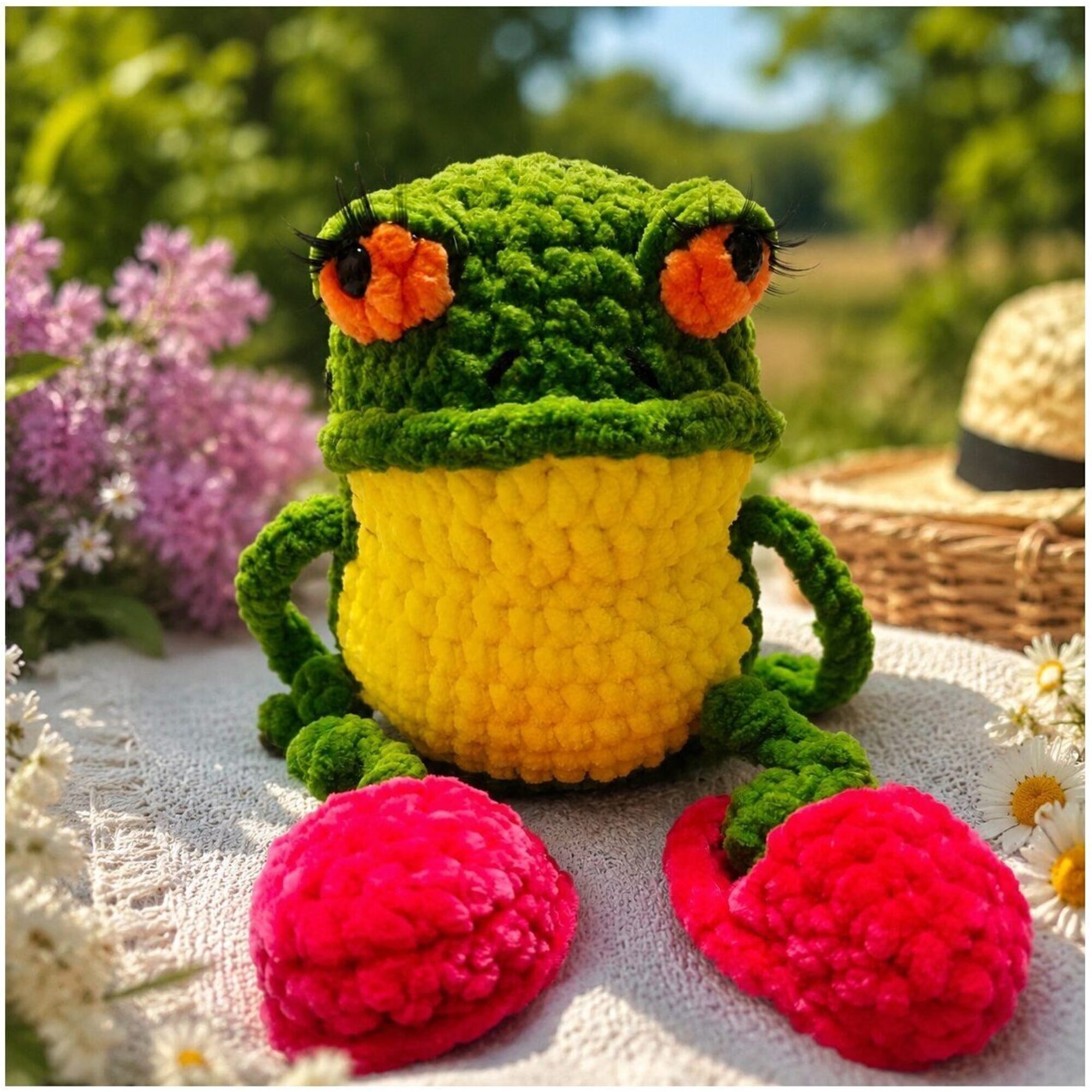 Лягушка в тапках вязаная игрушка